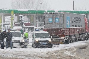 Ankara yolu TIR'lara kapalı