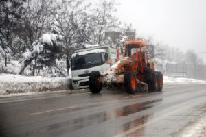 Yalova-Bursa karayolunda kar mesaisi