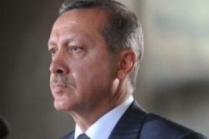Millet diziyi bıraktı Kılı&ccedil;daroğlu'nu izliyor