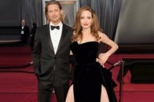 Angelina Jolie'den şaşırtan poz!
