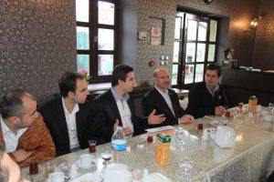 Gen&ccedil;ler Mustafa &Ouml;zt&uuml;rk'&uuml; kahvaltıda ağırladı