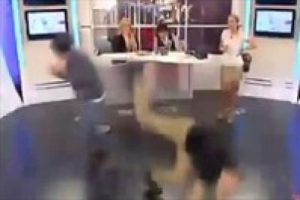 Survivor Taner muhabire u&ccedil;an tekme attı