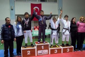Mudanyalı karatecilere madalya