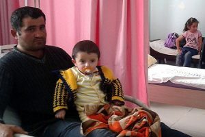 8 aylık &Ouml;mer ağlayarak ailesini kurtardı