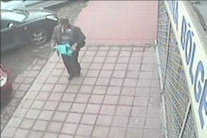 Altın dolu &ccedil;antayı b&ouml;yle &ccedil;aldı