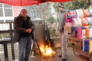 Dondurucu soğukta ekmek kavgası