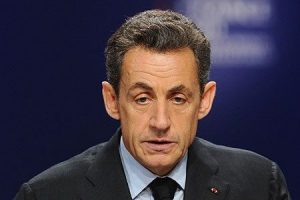 Sarkozy yine pot kırdı
