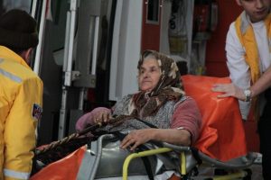 Yedikleri tavuktan zehirlendiler