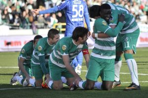 Trib&uuml;nde şenlik, sahada gol şov