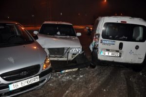 İneg&ouml;l'de 14 ara&ccedil; birbirine girdi