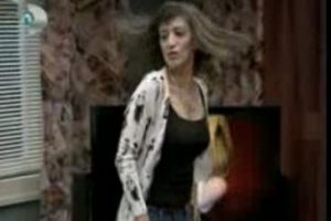 Yalan D&uuml;nya'nın A&ccedil;ılay'ından erotik dans