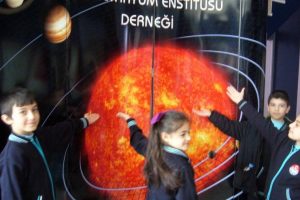 Minikler uzayı keşfetti