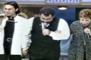 Ahmet Kaya ve Serdar Orta&ccedil; halay &ccedil;ekerken