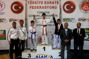 B&uuml;y&uuml;kşehir Belediyespor, karate'de T&uuml;rkiye şampiyonu