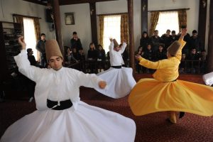 Gen&ccedil;ler Mevlana'ya y&ouml;neliyor