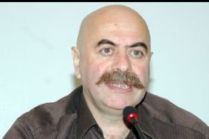 Ezel Akay'a g&ouml;zaltı şoku