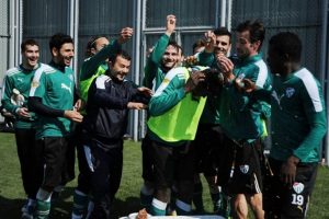 N'Diaye'ye doğum g&uuml;n&uuml; s&uuml;rprizi