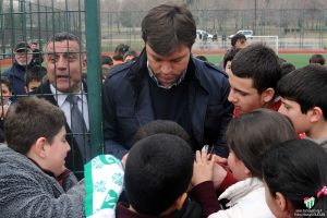 Ertuğrul Sağlam minikleri izledi