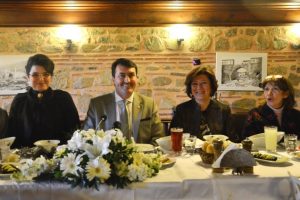 D&uuml;ndar kadın gazetecilerle buluştu