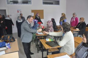 Kadınlar g&uuml;n&uuml;nde kadınlara aerobik ve step salonu