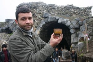 Roma Tiyatrosu'nun kazılarından tarih &ccedil;ıkıyor