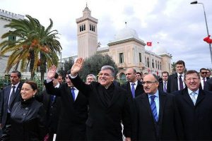 G&uuml;l'&uuml;n Tunus gezisi sosyal medyada