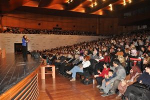 Bursa`da Cemalnur Sargut`a b&uuml;y&uuml;k ilgi