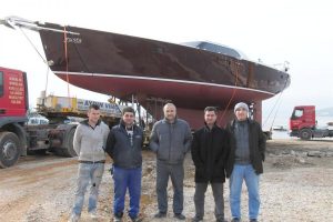 Gemlik'te yapılan dev yelkenli denize indirildi