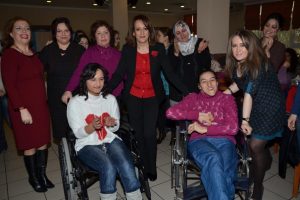 D&uuml;nya Kadınlar G&uuml;n&uuml;nde ak&uuml;l&uuml; arabaya kavuştular