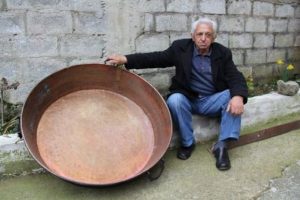 Bir tava y&uuml;z&uuml;nden mahkemelik oldular