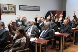 Orhangazi caddeleri &uuml;cretli otoparka d&ouml;n&uuml;yor