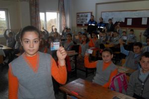 Polis amcalarından &ouml;ğrencilere &ouml;zel kimlik