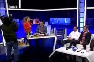 Ece Erken CNN T&uuml;rk st&uuml;dyosunu bastı
