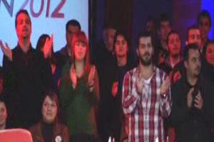 Canlı yayında ilk flash mob herkesi şaşırttı