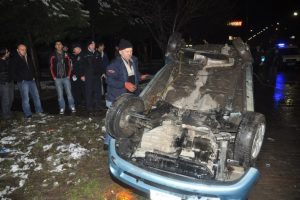 Taklalar atan otomobilden inanılmaz kurtuluş