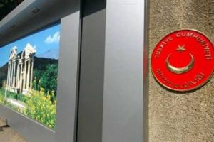Suriye'deki T&uuml;rklere &ccedil;ağrı: Yurda d&ouml;n&uuml;n