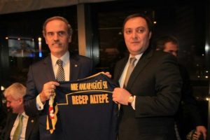 Altepe'den kardeş takıma dostluk yemeği