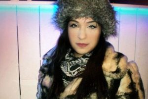 Emel'in &ouml;yle bir derdi var ki