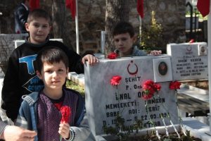 Şehit yakınlarından anlamlı mesaj