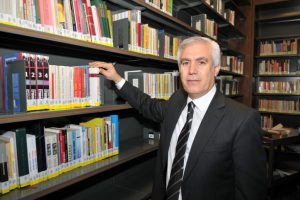 Nil&uuml;fer'in &uuml;&ccedil;&uuml;nc&uuml; k&uuml;t&uuml;phanesi &Uuml;&ccedil;evler'de