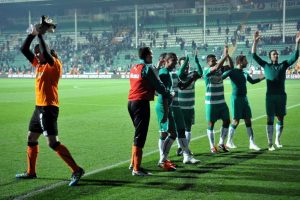 Bursaspor'da y&uuml;zler g&uuml;l&uuml;yor