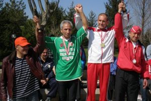 Yaşlı atletler gen&ccedil;lere taş &ccedil;ıkarttı