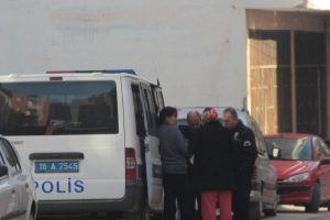 &Ccedil;alacak bir şey bulamayınca ayakkabı &ccedil;aldı