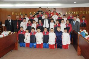 Başkan Aktaş'tan minik sporculara moral