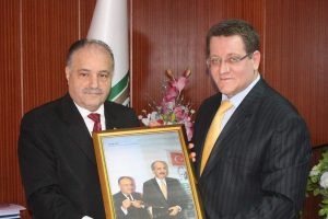 AVM'ler esnafın belini b&uuml;k&uuml;yor