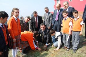 Orman haftasını fidan dikerek kutladılar