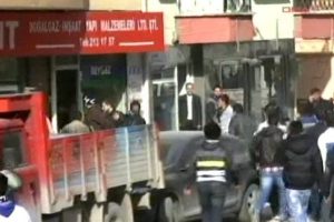 Taraftarlar birbirine girdi