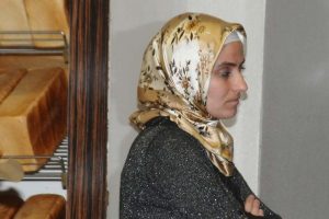 Silahı g&ouml;sterdi, ekmek alıp ka&ccedil;tı