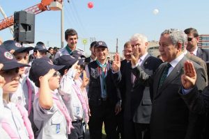 B&uuml;lent Arın&ccedil;'tan izci selamı