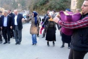 Bakana horonla se&ccedil;im s&ouml;z&uuml;n&uuml; hatırlattılar